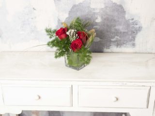 Diseno Floral Con 3 Rosas Rojas