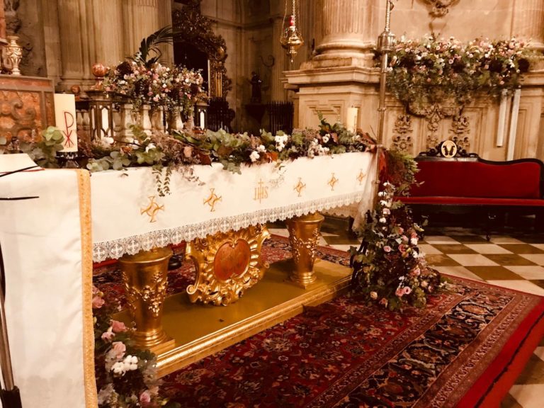 Decoracion Altar Flores Boda Catolica